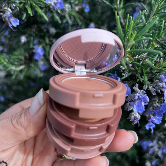 3 COLOR EYEBROW SHADOW - Picture 1 of 13